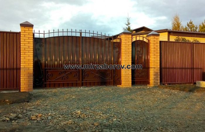 № 90015 Кованые ворота и кирп. столбы Томск