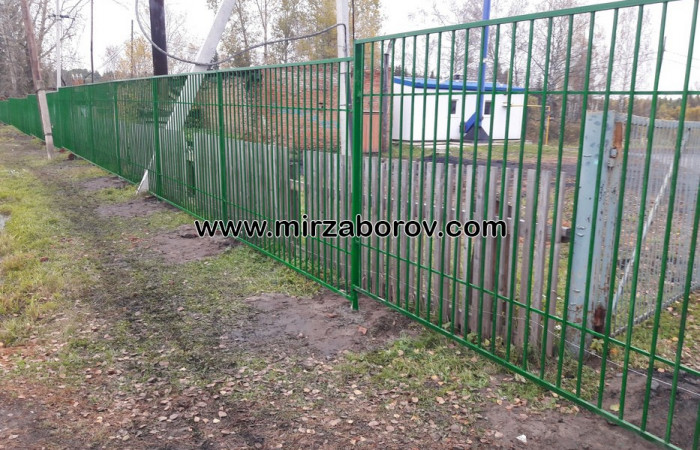 № 4004 Сварной металлический забор для школы