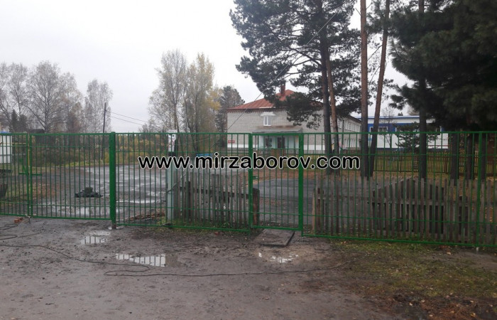 № 4004 Сварной металлический забор для школы